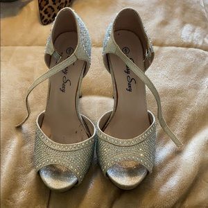 High heels, silver shine